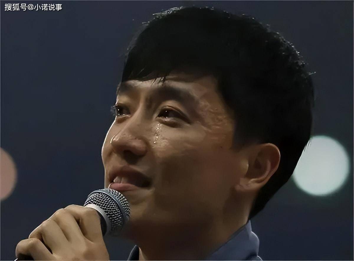 刘翔摔倒(刘翔摔倒视频)